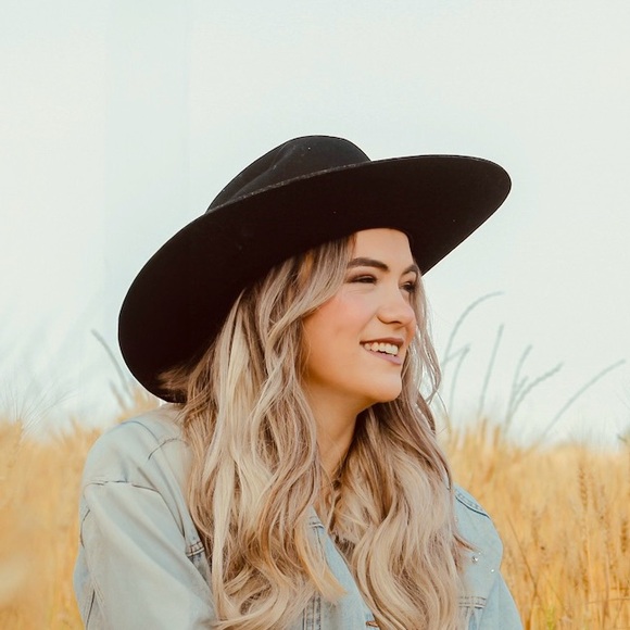 Meet your Posher, Kailynn - Picture 1 of 1